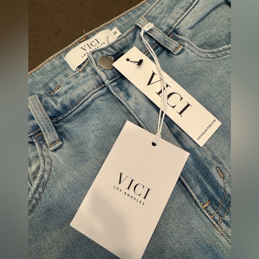 NWT Evangelina Distressed Barrel Jeans Sz: 29 & 31 - Picture 13 of 16